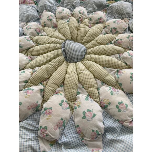 Vintage Puff Quilt Set Floral Dresden Plate Shabby Chic Bedding
 84"x83" - Picture 10 of 14